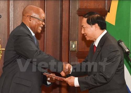 Vietnamese Ambassador to South Africa presents credentials - ảnh 1